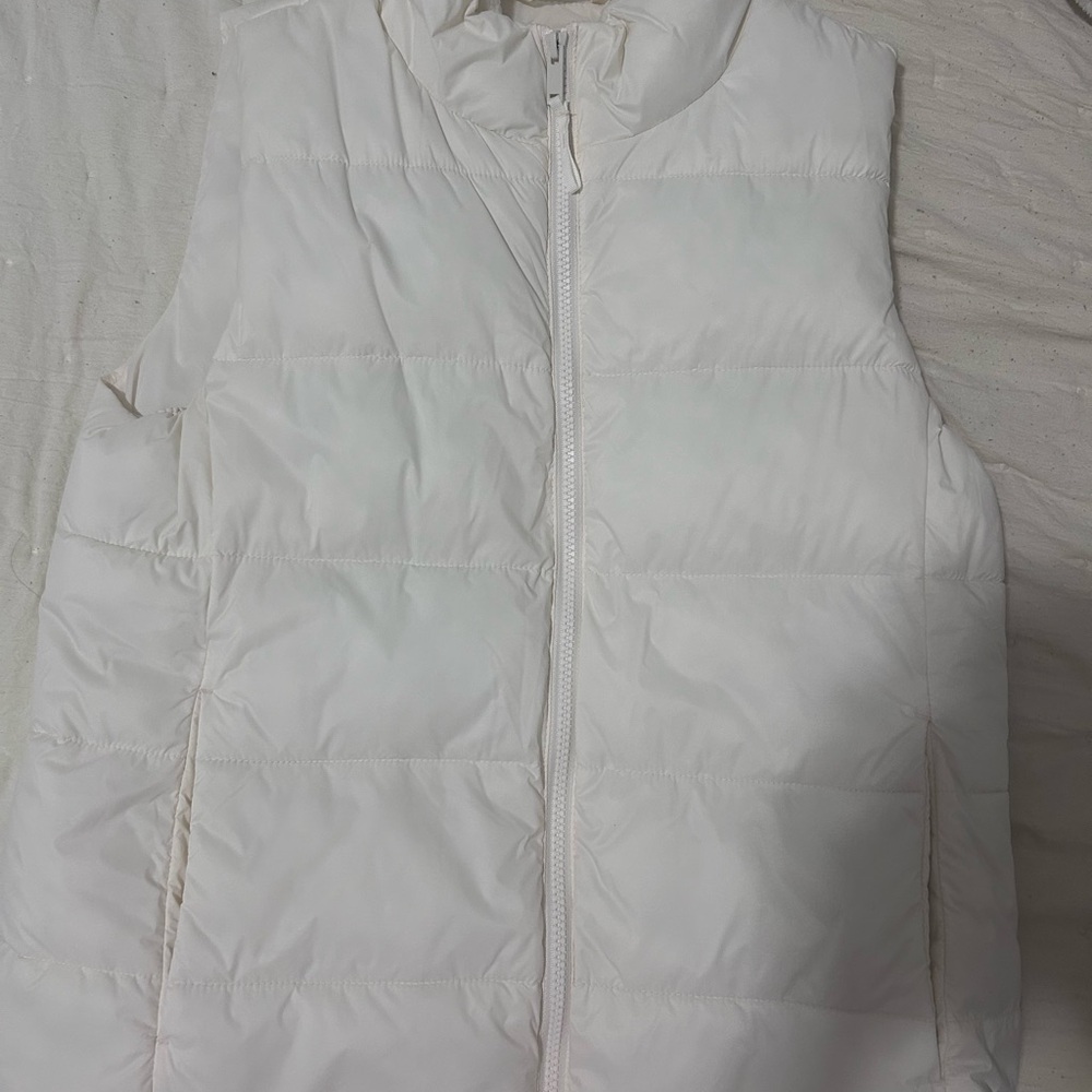 GAP Women's Cream Puffer Vest